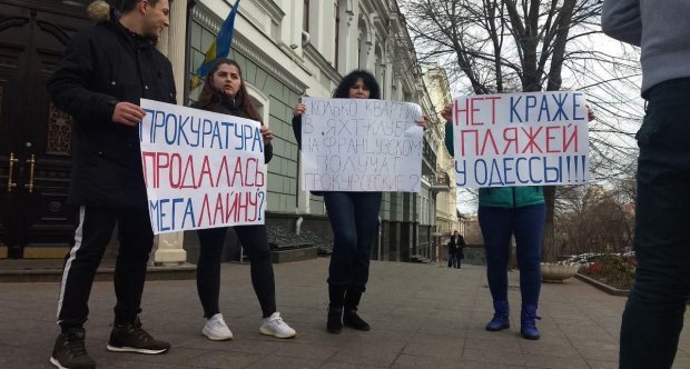 Одесситы митингуют против застройки побережья. Фото: vedomosti.od.ua qtkiqzziqehiqkekmp