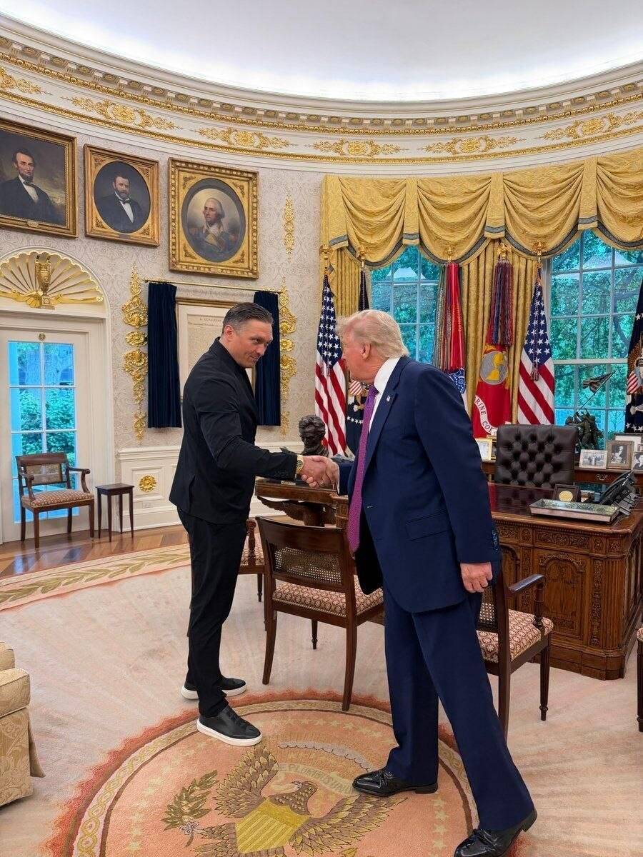 Александр Усик провёл переговоры с Дональдом Трампом rqiqrdiddziqkmp