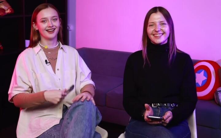 Лера Яскевич и Анна Новицкая в 2021 году. Скриншот: youtube.com/@susedzi qkkidzziqreixzkmp